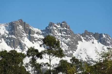 snow on du cane range tasmania 