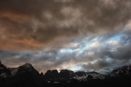 sunset over du cane range tasmania