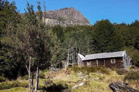 du cane hut overland track tasmania