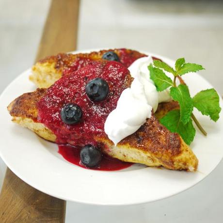 french toast with berry sauce 1