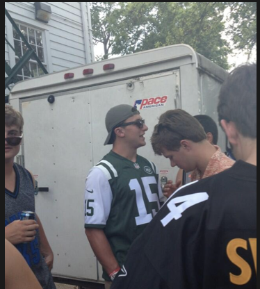 Manziel trolling the world in a Jets Tebow jersey.