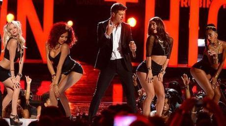 Thicke performing the song