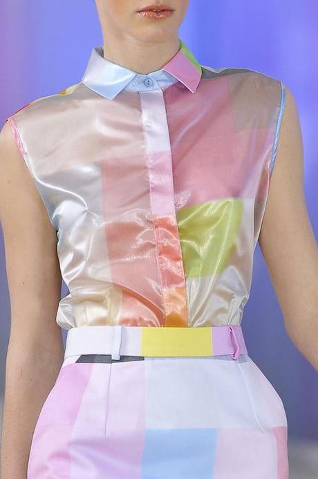 d-aisychain:

highqualityfashion:

Preen SS 12

.