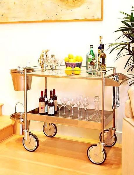 Simone Design Blog||Entertain in Style with a Bar Cart||www.simonedesignblog.com