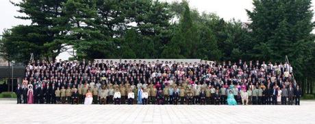 Kim Jong Un and senior DPRK officials pose for a commemorative photograph with delegations of oversea Koreans who traveled to the country to attend 60th anniversary events marking the termination of active hostilities of the Korean War (Photo: Rodong Sinmun).