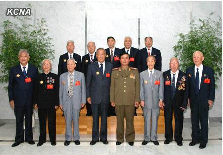 Minister of the People's Armed Forces Col. Gen. Jang Jong Nam (4th R) poses for a commemorative photograph with a delegation of Chinese People's Volunteers who served in the Korean War (Photo: KCNA)