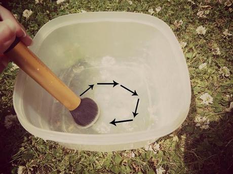 How I wash my makeup brushes !