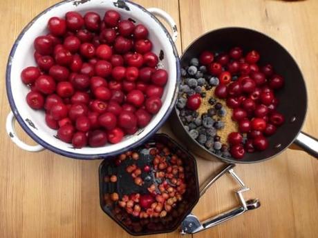 ingedients required to make cherry compote