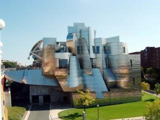 Frederick R. Weisman Art Museum located on the University of Minnesota campus in Minneapolis, as viewed from the west, from the Washington Avenue Bridge.