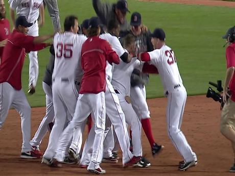 Red Sox Score 6 In The Bottom Of The 9th To Beat The Mariners. (Video)