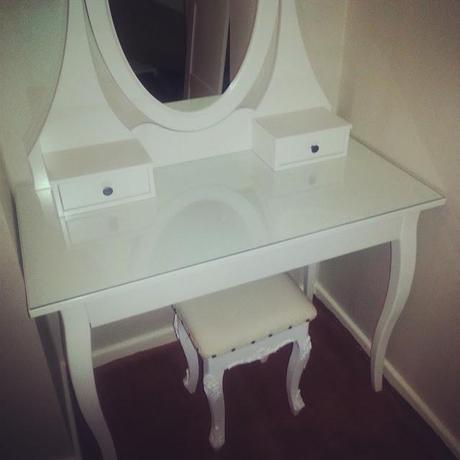 White french dressing table