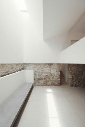 House in Serra de Janeanes by  João Branco