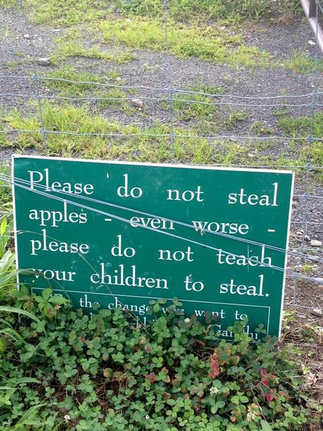 warck winery apple sign