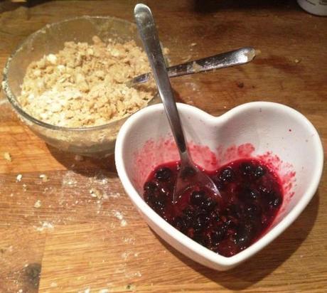 blackcurrant jam and crumble topping for mini muffins recipe
