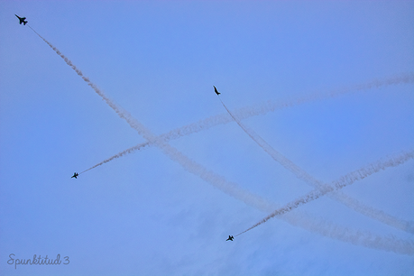 NDP 2013 Fighter plane formation