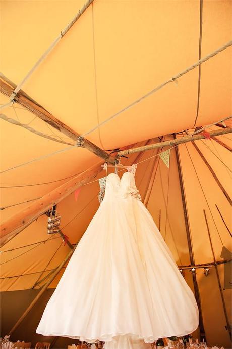 Oxfordshire tipi wedding images by Barrie Downie (11)