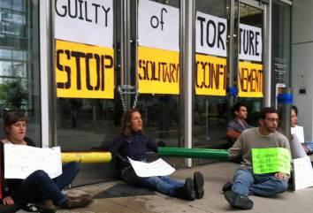 7 People Lock Down in Oakland in Solidarity with California Prisoners