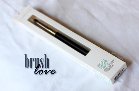 Brush Love: Japonesque Pro Eye Shadow Crease Brush
