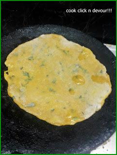 Methi paratha (Flat bread using fenugreek leaves)