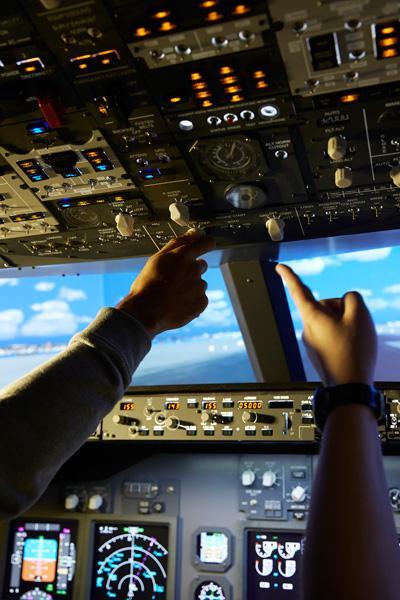 Jet Flight Simulator - Flying a Full Size Replica of a Boeing 737 Aeroplane!