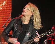 Miranda Lambert Plays Boots and Hearts 2013 [credit: Trish Cassling]