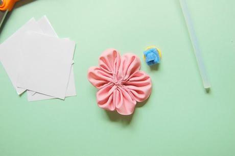Fun summer Crafts - Adhesive Fabric Paper Flowers Tutorial Hairband