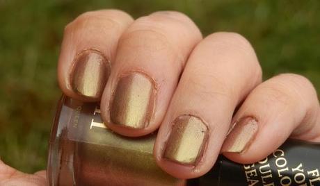 Rimmel London Metal Rush Gold Save The Queen Nail Polish Swatches