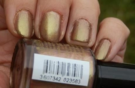 Rimmel London Metal Rush Gold Save The Queen Nail Polish Swatches