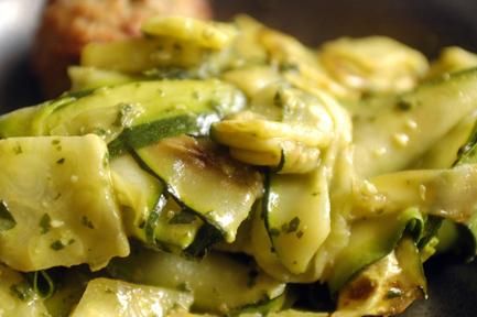 pesto with zucchini slices
