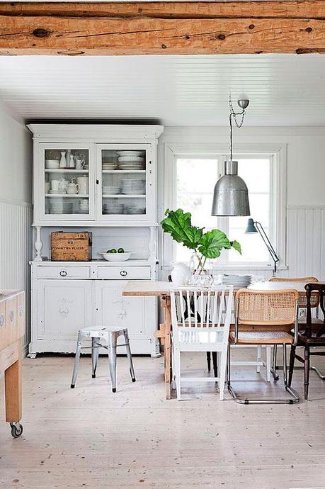 FARMHOUSE CHIC