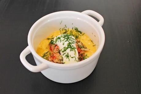 Scrambled egg with dill marinated crayfish and sour cream #107