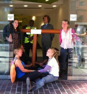 Activists blockade Bell Pottinger offices. Bell Pottinger are the spin-doctor PR firm for Cuadrilla.