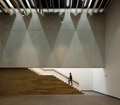 build | theater in spain