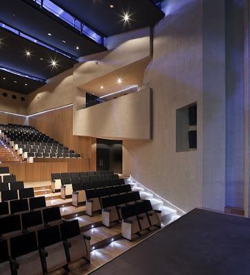 build | theater in spain