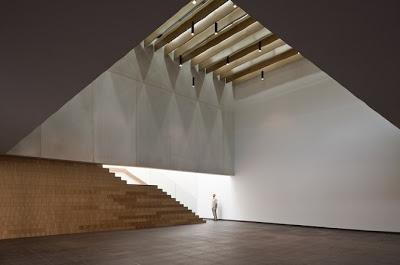 build | theater in spain