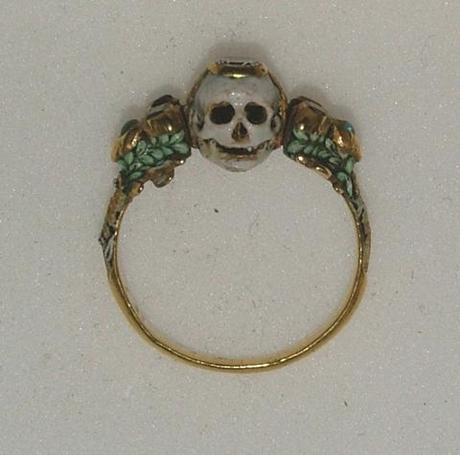 17th century memento mori ring showing a skull