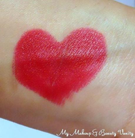 MAC Marilyn Monroe Collection Charmed I’m Sure Lipstick Review, Swatches+Marilyn Monroe Collection lipstick swatches+lipstick review and swatches+red lipstick