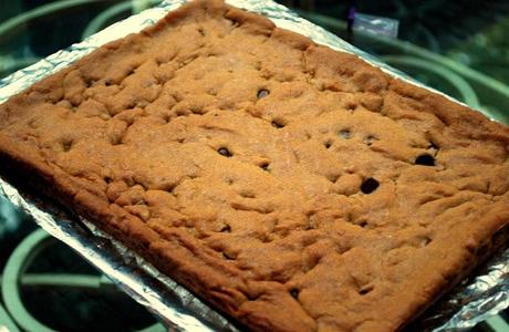 Chocolate Chip Cookie Cake / Cookie Bars