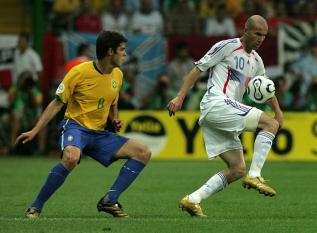 Zinedine Zidane (left) & Kaka (whoateallthepies.tv)