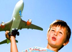 Child_and_Plane