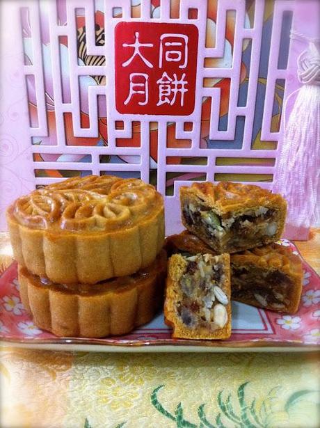 Five Happiness Nutty Mooncakes 五仁月饼