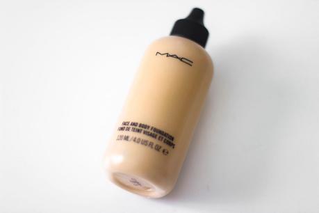 MAC FACE AND BODY FOUNDATION C2