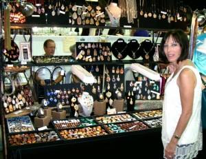 Photo of shopping for cabochons 
