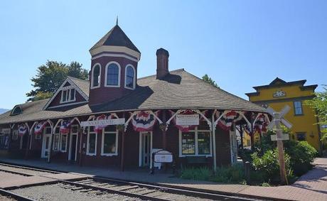 Road trips, antique train rides, and cherry pies: Snoqualmie, WA.