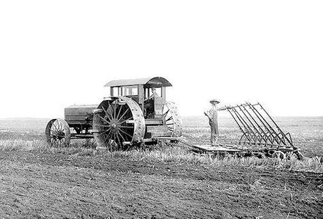 13 Turn-Of-The-Century Tractors