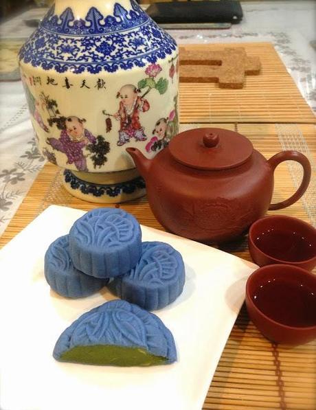 Snow skin (Bing pi) Mooncakes ~ natural color from blue pea flowers (Bunga Telang)