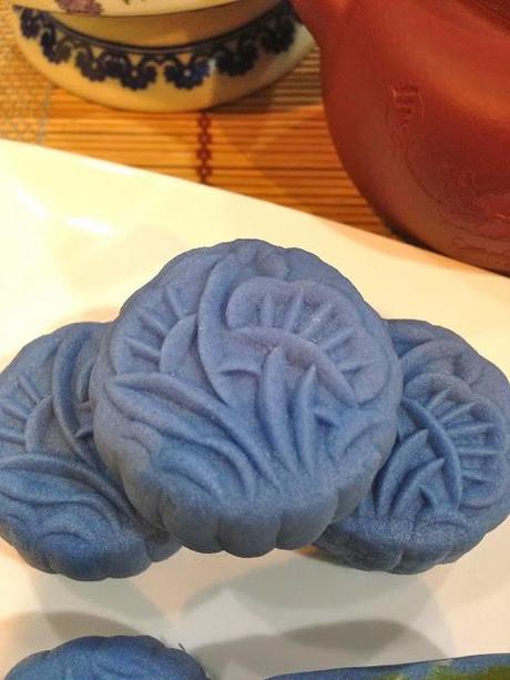 Snow skin (Bing pi) Mooncakes ~ natural color from blue pea flowers (Bunga Telang)