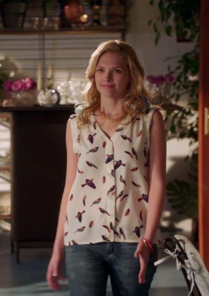 ♥ Birdie Print Sheer Top worn by Magnolia Breeland of Hart of Dixie is on Fashionara.com ♥