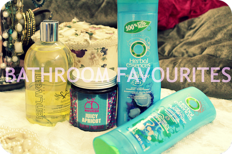 August Favourites | Makeup + Skincare + Bath Essentials | Photographs