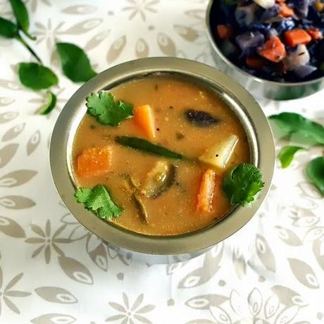 Erra Gummadikaya Pulusu (Andhra style Pumpkin Stew)